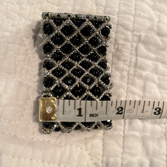 Accessorize with this beauty, elastic stretch, bracelet - Picture 1 of 1